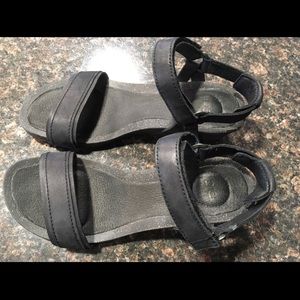 NWOT Teva Black Wedge Sandal Size 8 / Euro 39
